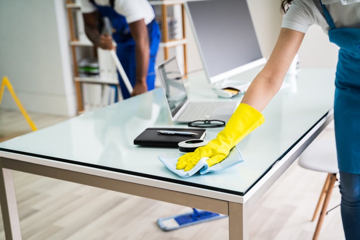 cleaning worker using a microfiber cloth